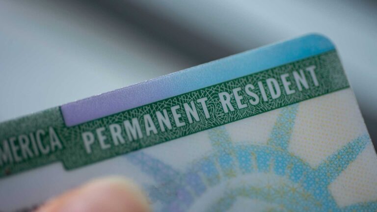 Green Card por Medio de Ajuste de Estatus